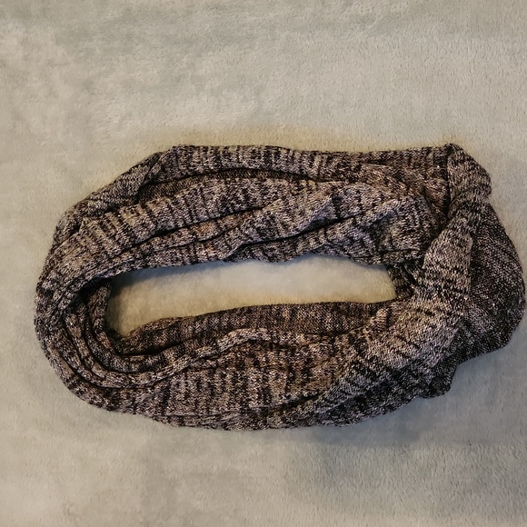 Infinity Scarf Black/Grey/Silver OS - Picture 3 of 3